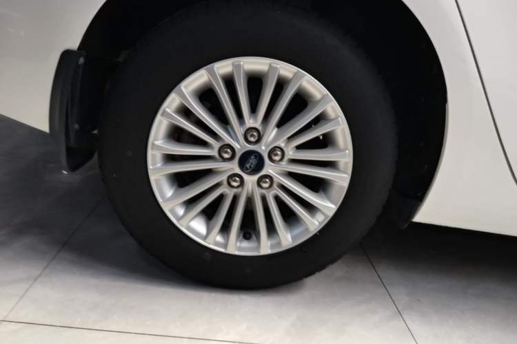 Used Ford Escort 2015 1.5L Manual Comfort Model Right Rear Wheel Hub