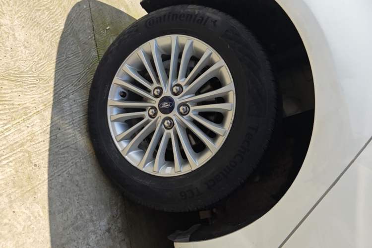 Used Ford Escort 2015 1.5L Manual Comfort Model Right Rear Wheel Hub