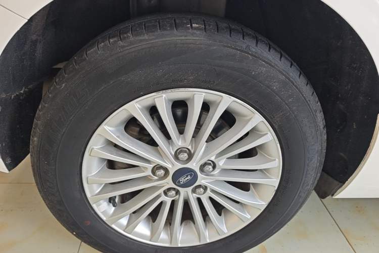 Used Ford Escort 2015 1.5L Manual Comfort Model Right Rear Wheel Hub