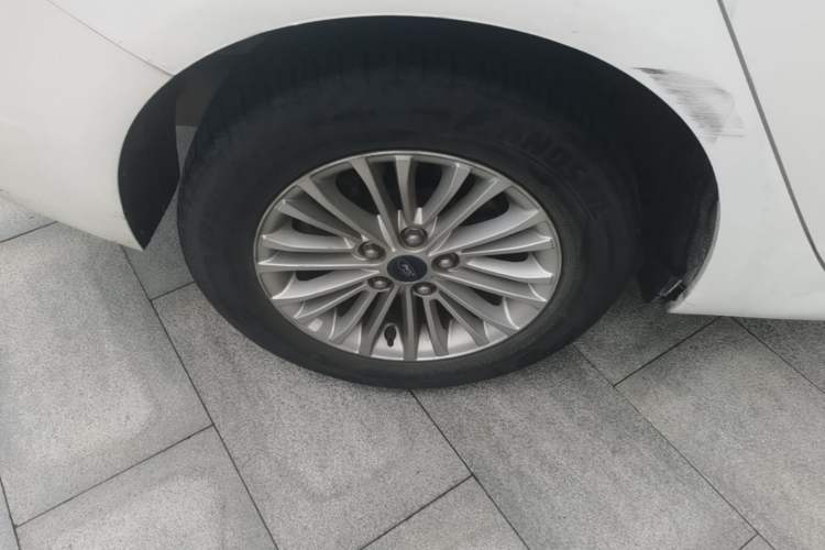 Used Ford Escort 2015 1.5L Automatic Comfort Edition Right Rear Wheel Hub