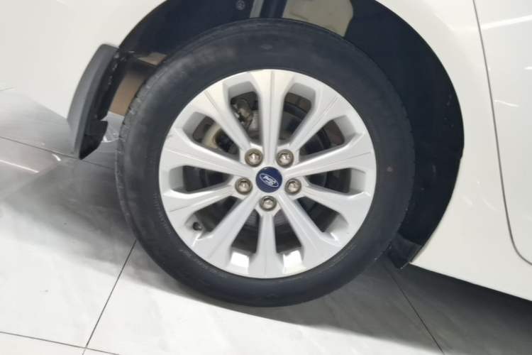 Used Ford Escort 2015 1.5L Automatic Fashion Model Right Rear Wheel Hub
