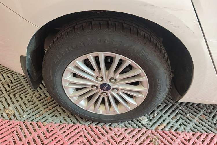 Used Ford Escort 2015 1.5L Manual Comfort Model Right Rear Wheel Hub