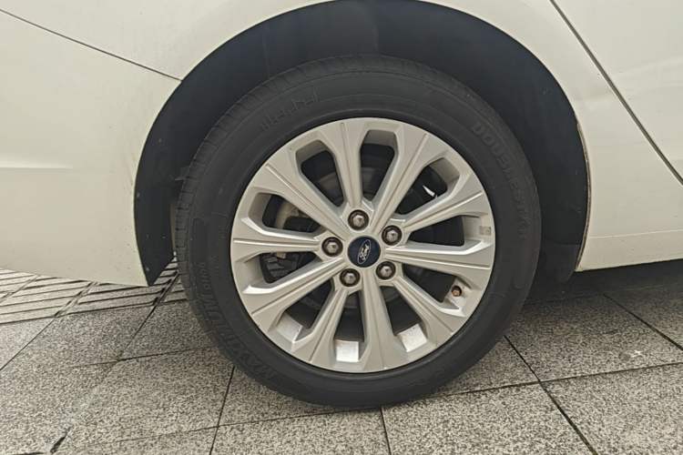 Used Ford Escort 2015 1.5L Automatic Fashion Model Right Rear Wheel Hub