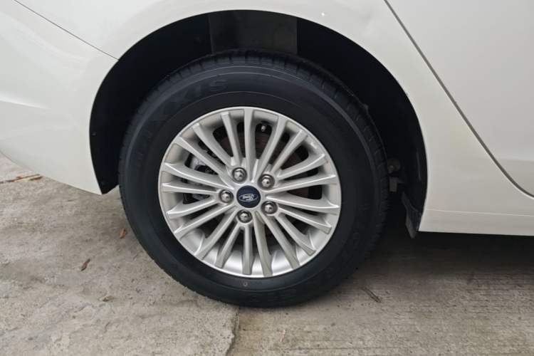 Used Ford Escort 2015 1.5L Automatic Comfort Edition Right Rear Wheel Hub