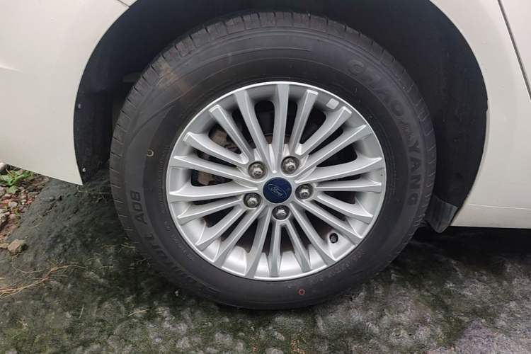 Used Ford Escort 2015 1.5L Manual Comfort Model Right Rear Wheel Hub