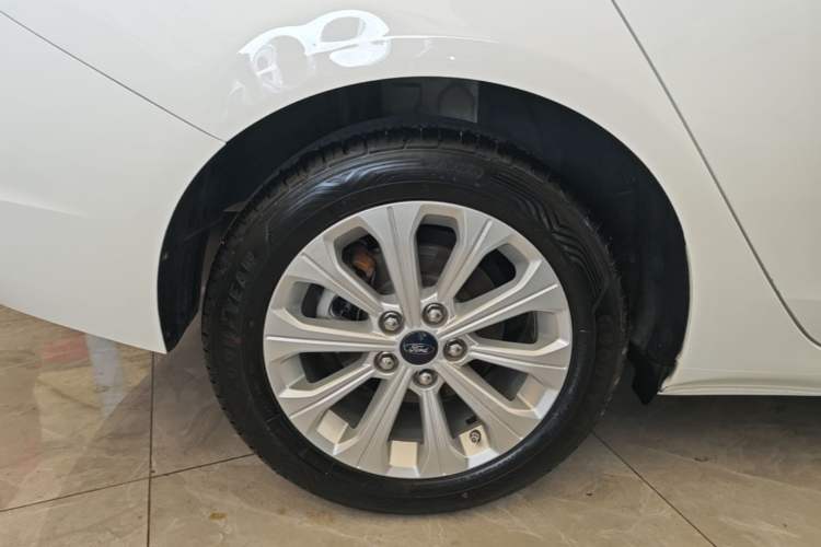 Used Ford Escort 2015 1.5L Automatic Fashion Model Right Rear Wheel Hub