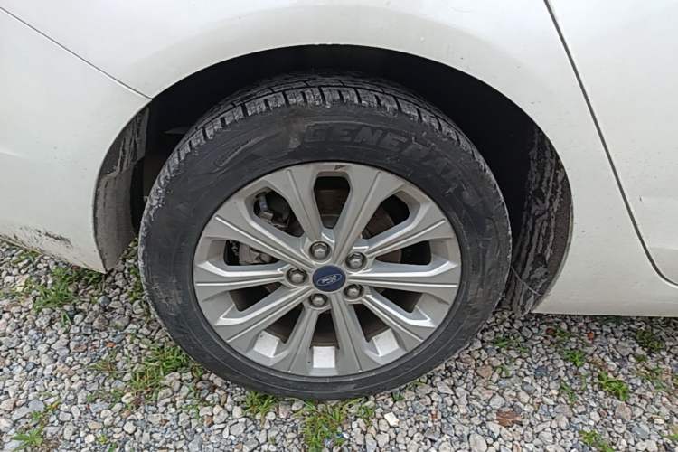 Used Ford Escort 2015 1.5L Automatic Fashion Model Right Rear Wheel Hub