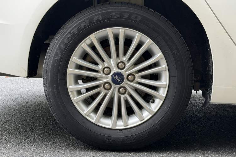 Used Ford Escort 2015 1.5L Manual Comfort Model Right Rear Wheel Hub