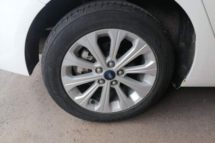 Used Ford Escort 2015 1.5L Automatic Fashion Model Right Rear Wheel Hub