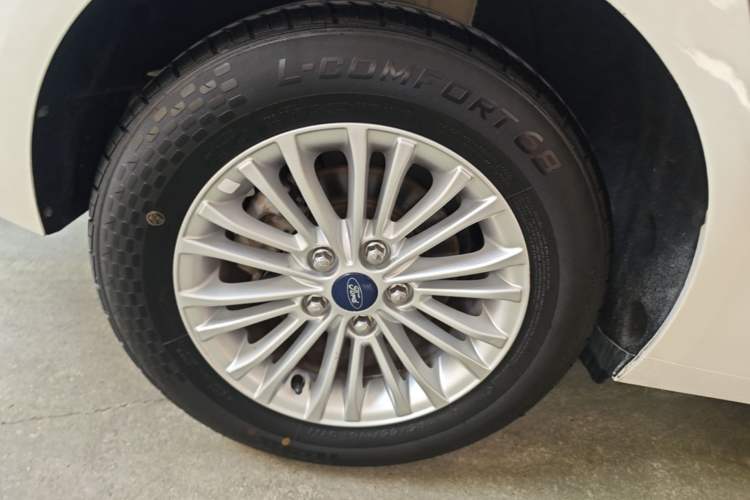 Used Ford Escort 2015 1.5L Automatic Comfort Edition Right Rear Wheel Hub