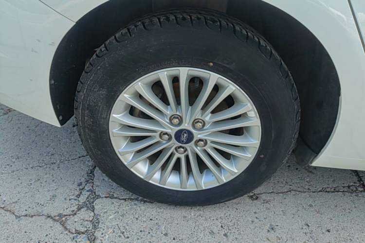 Used Ford Escort 2015 1.5L Automatic Comfort Edition Right Rear Wheel Hub