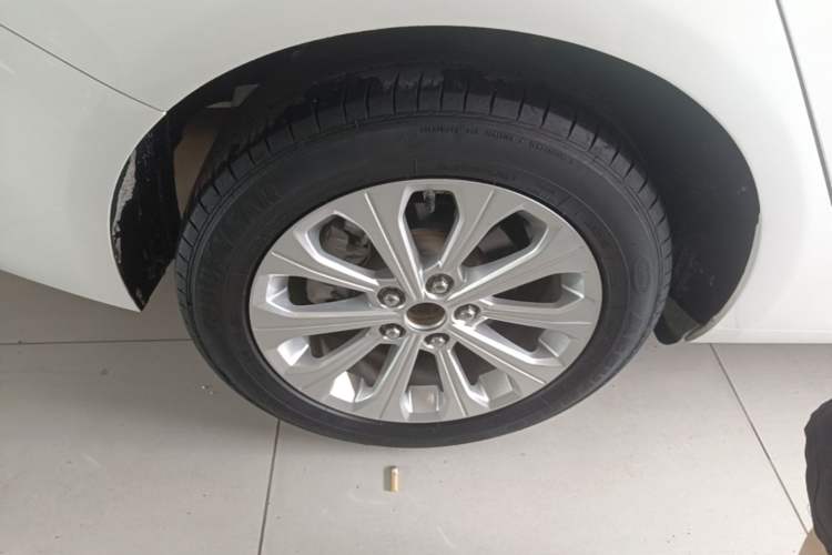 Used Ford Escort 2015 1.5L Automatic Fashion Model Right Rear Wheel Hub