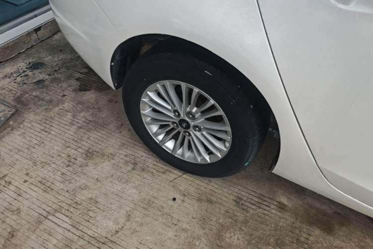 Used Ford Escort 2015 1.5L Automatic Comfort Edition Right Rear Wheel Hub