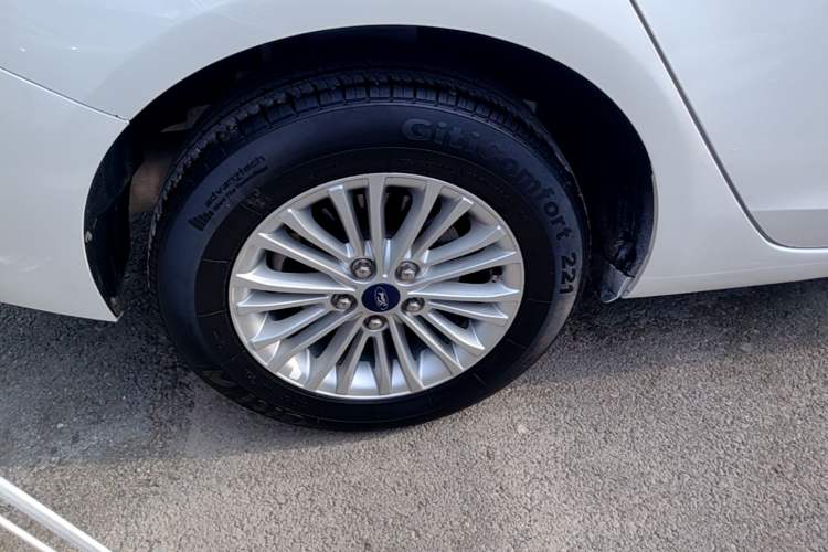 Used Ford Escort 2015 1.5L Manual Comfort Model Right Rear Wheel Hub