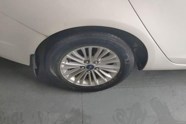 Used Ford Escort 2015 1.5L Automatic Comfort Edition Right Rear Wheel Hub