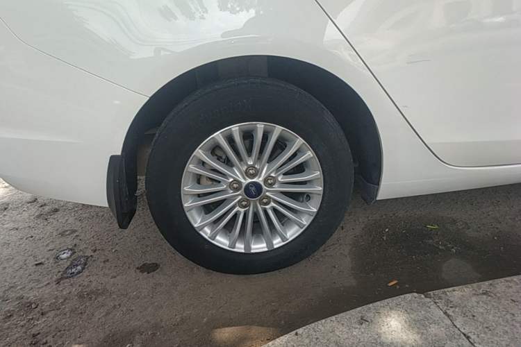 Used Ford Escort 2015 1.5L Automatic Comfort Edition Right Rear Wheel Hub