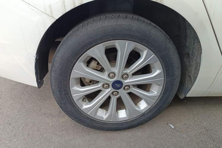 Used Ford Escort 2015 1.5L Automatic Fashion Model Right Rear Wheel Hub