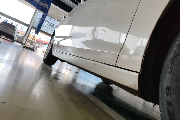 Used Ford Escort 2015 1.5L Automatic Comfort Edition Right Side Sill