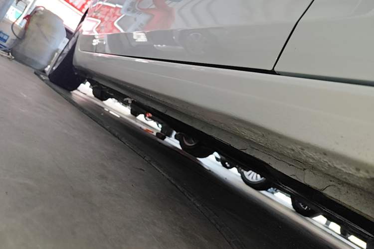 Used Ford Escort 2015 1.5L Manual Fashion Edition Right Side Sill