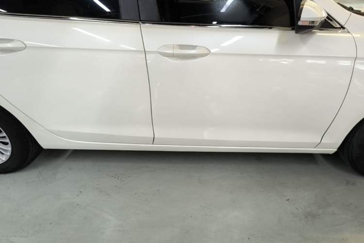 Used Ford Escort 2015 1.5L Automatic Comfort Edition Right Side Sill