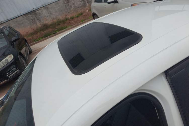 Used Ford Escort 2015 1.5L Automatic Fashion Model Roof