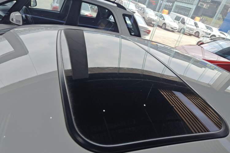 Used Ford Escort 2015 1.5L Manual Fashion Edition Roof