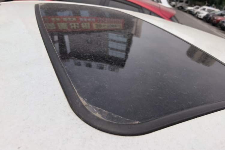 Used Ford Escort 2015 1.5L Manual Fashion Edition Roof