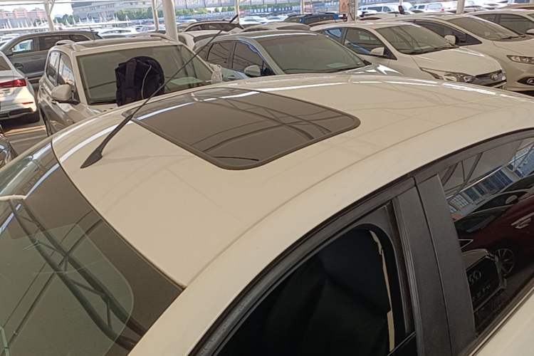 Used Ford Escort 2015 1.5L Automatic Fashion Model Roof
