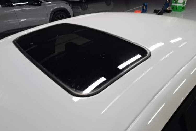 Used Ford Escort 2015 1.5L Automatic Fashion Model Roof
