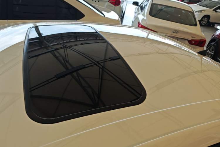 Used Ford Escort 2015 1.5L Automatic Fashion Model Roof
