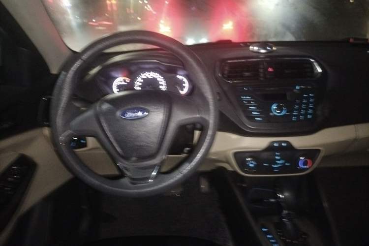Used Ford Escort 2015 1.5L Automatic Comfort Edition Steering Wheel