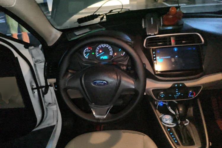 Used Ford Escort 2015 1.5L Automatic Comfort Edition Steering Wheel