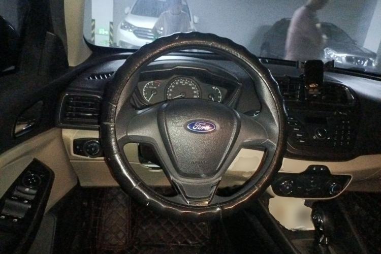 Used Ford Escort 2015 1.5L Automatic Comfort Edition Steering Wheel
