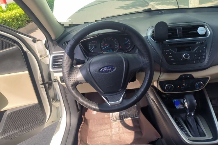 Used Ford Escort 2015 1.5L Automatic Comfort Edition Steering Wheel