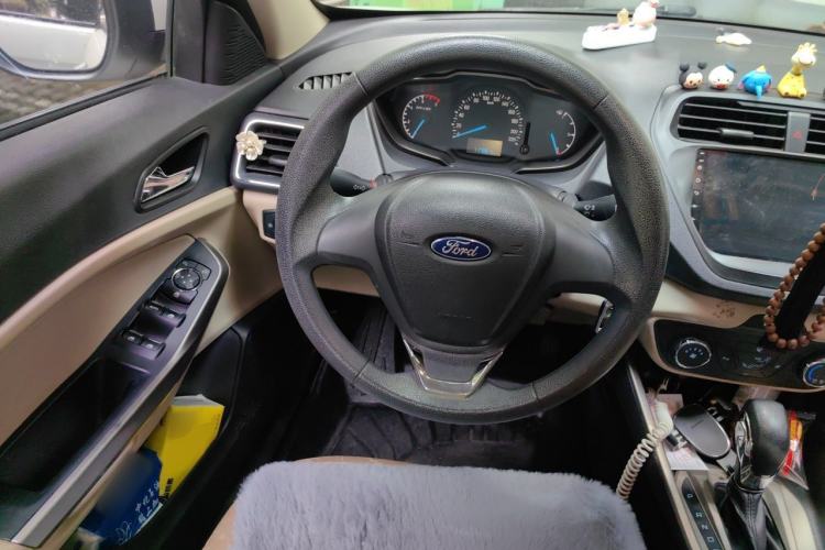Used Ford Escort 2015 1.5L Automatic Comfort Edition Steering Wheel