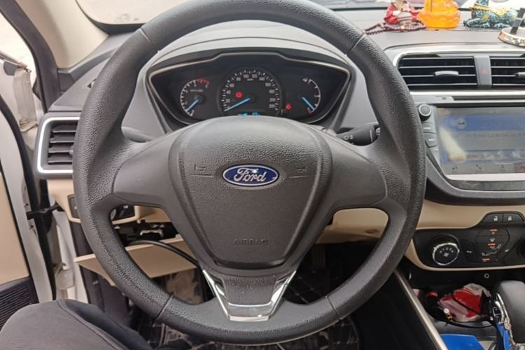 Used Ford Escort 2015 1.5L Automatic Comfort Edition Steering Wheel