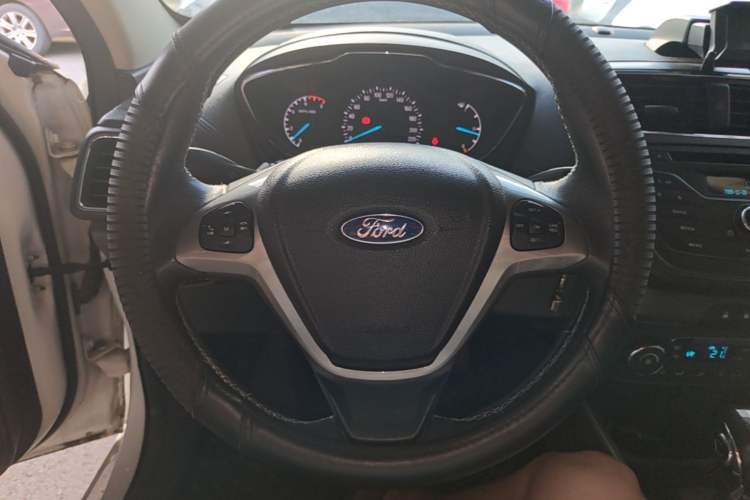 Used Ford Escort 2015 1.5L Automatic Fashion Model Steering Wheel