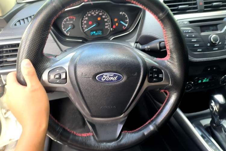 Used Ford Escort 2015 1.5L Automatic Fashion Model Steering Wheel