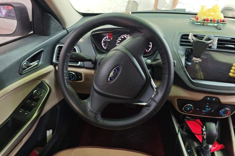 Used Ford Escort 2015 1.5L Automatic Comfort Edition Steering Wheel