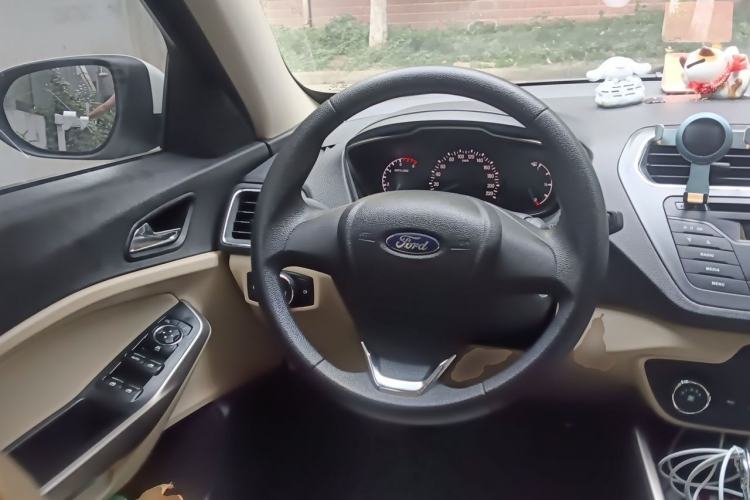 Used Ford Escort 2015 1.5L Automatic Comfort Edition Steering Wheel