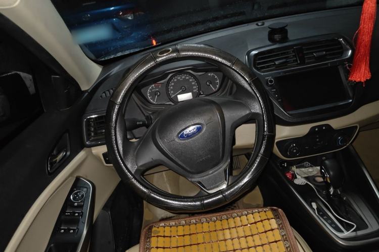 Used Ford Escort 2015 1.5L Automatic Comfort Edition Steering Wheel