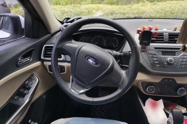 Used Ford Escort 2015 1.5L Automatic Comfort Edition Steering Wheel