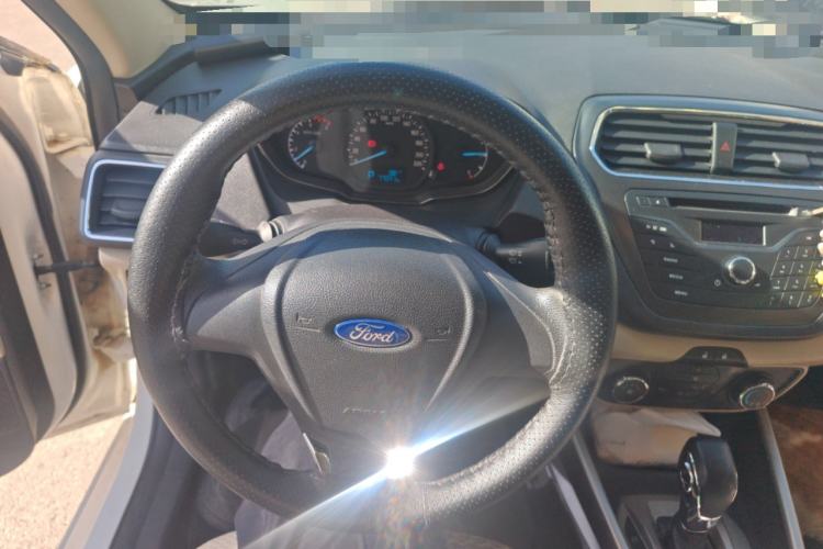 Used Ford Escort 2015 1.5L Automatic Comfort Edition Steering Wheel