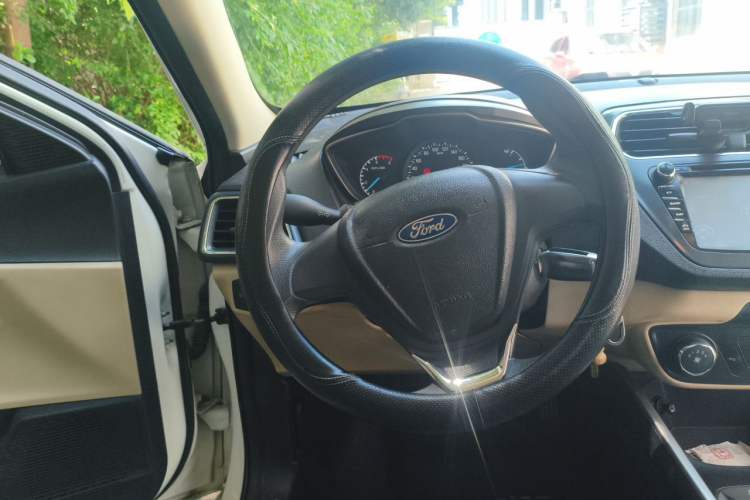 Used Ford Escort 2015 1.5L Automatic Comfort Edition Steering Wheel