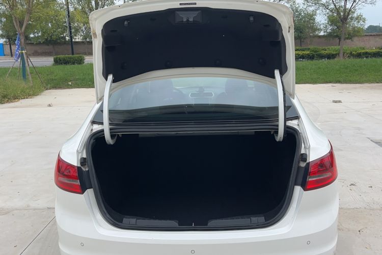 Used Ford Escort 2015 1.5L Automatic Fashion Model Trunk