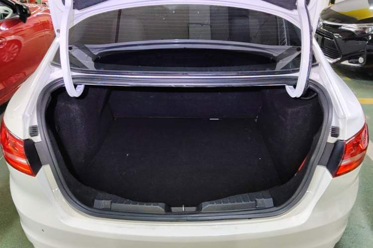 Used Ford Escort 2015 1.5L Automatic Fashion Model Trunk