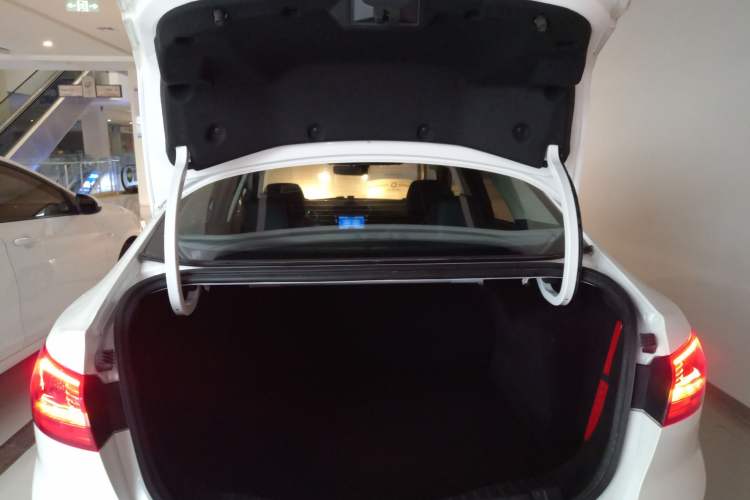 Used Ford Escort 2015 1.5L Automatic Fashion Model Trunk