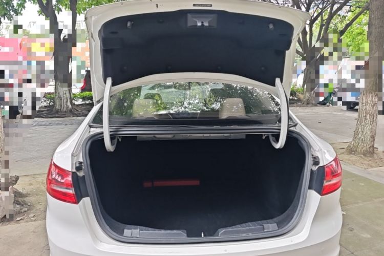 Used Ford Escort 2015 1.5L Automatic Fashion Model Trunk