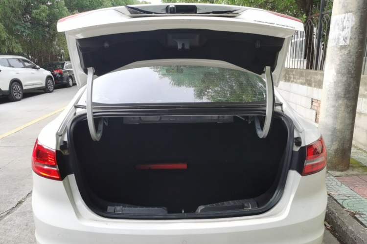 Used Ford Escort 2015 1.5L Manual Comfort Model Trunk