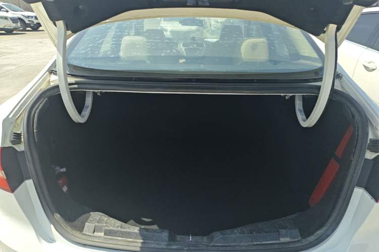 Used Ford Escort 2015 1.5L Automatic Fashion Model Trunk